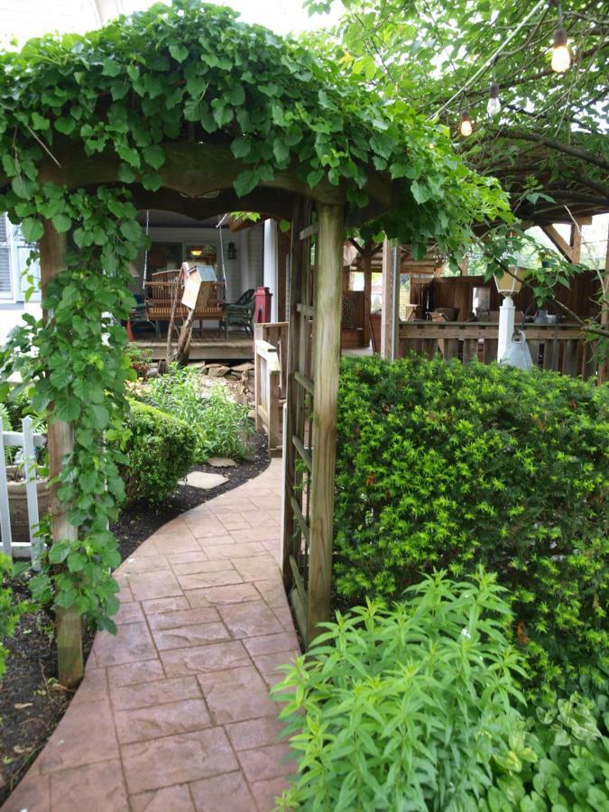 1825 Bed and breakfast